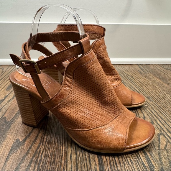 Miz Mooz NYC Whiskey Brown Leather Peep-toe Block Heel Sandals size 38 (7.5-8) - Picture 1 of 8